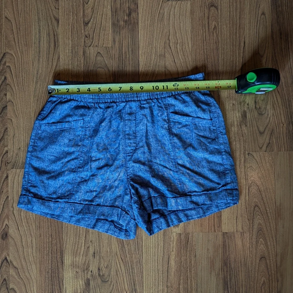 Old Navy High-Rise Linen Blend Chambray Shorts in Blue, Size Small